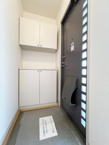 メープルタウンＣ号棟の玄関