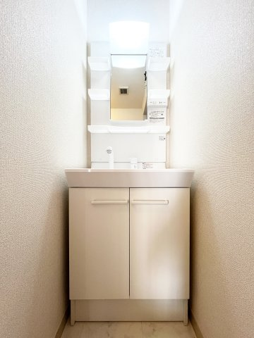 メープルタウンＣ号棟の洗面所|全交換したシャワー付洗面台