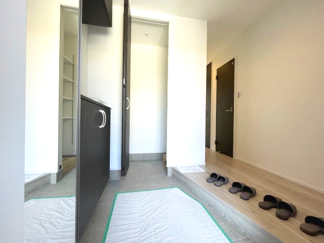 佐伯区五日市中央1丁目　№36017の玄関|飾り棚を利用して
インテリアを楽しめます♪