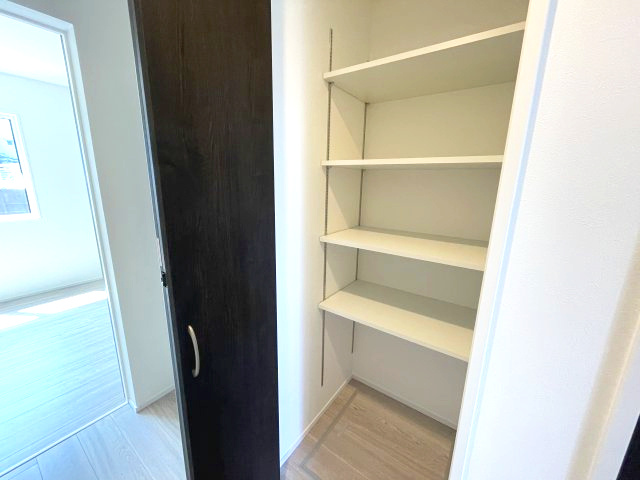 佐伯区五日市中央1丁目　№36017の収納|1階　廊下収納