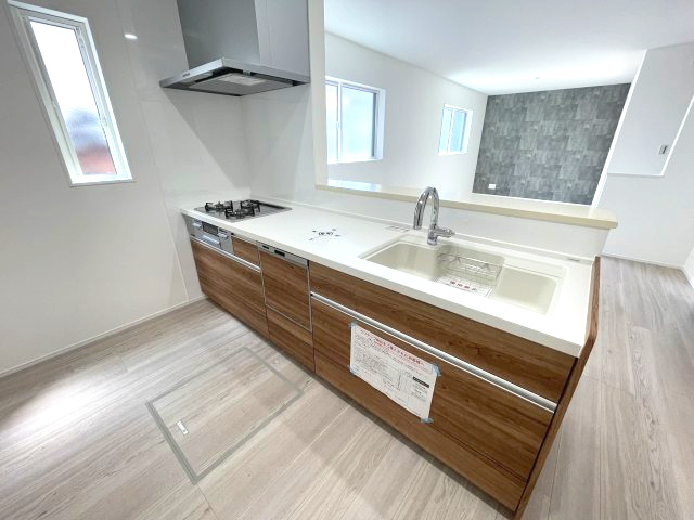 佐伯区五日市中央1丁目　№36017のキッチン|リビング全体を見渡せる
対面式キッチンです。