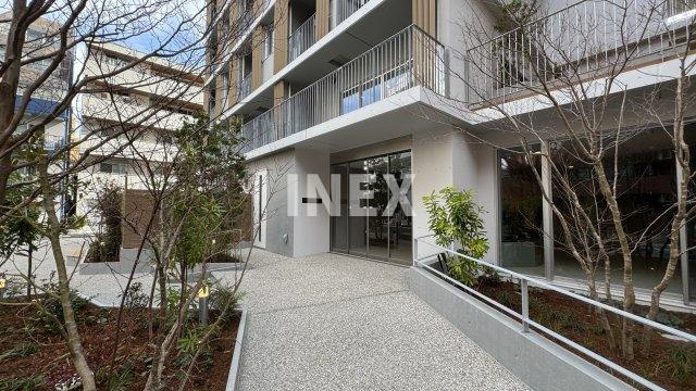 横浜市西区平沼１丁目の賃貸マンションのエントランス