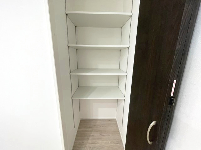 佐伯区五日市中央1丁目　№36017の収納|パントリー
食品のストックも
たくさんできます。