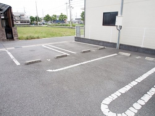 カレントの駐車場