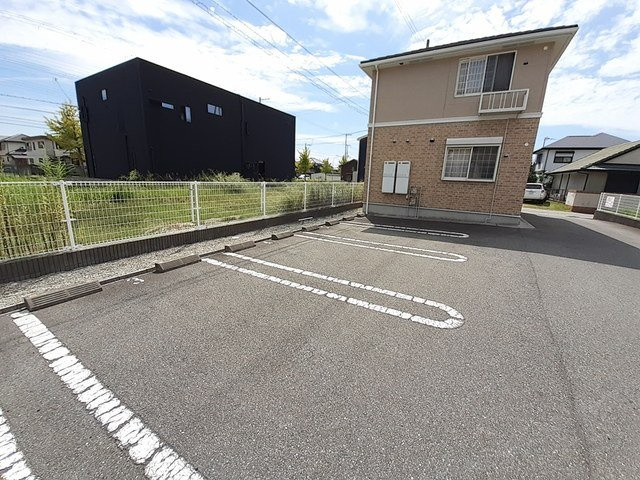 サンフローラＢの駐車場