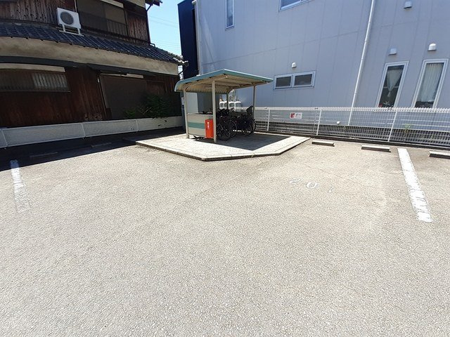 サンシャルマン細江の駐車場