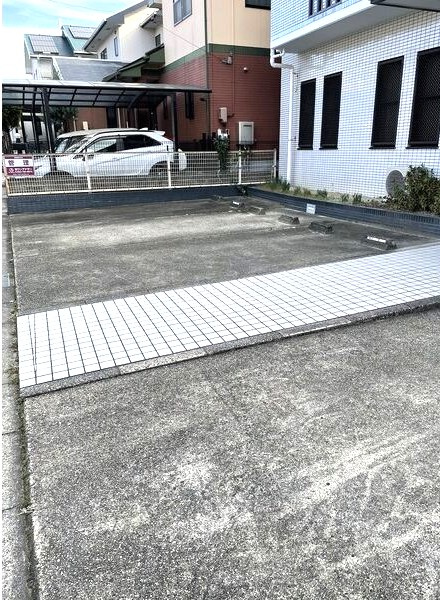 サニーライフＵの駐車場