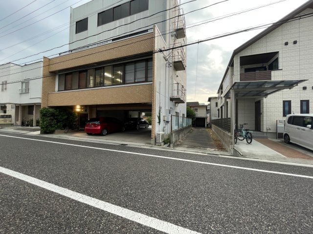 福島市松木町　古屋付き解体更地渡し　住宅用地の前面道路含む現地写真