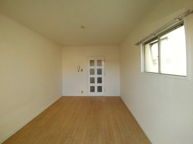 コーポアガペの居間・リビング