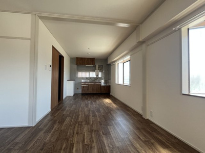 【居間・リビング】 | 谷口マンション | ゆったりとしたリビングです