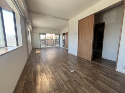 【居間・リビング】 | 谷口マンション | 明るく風通しの良いリビングです