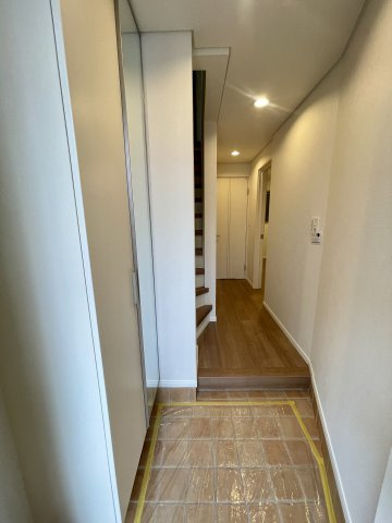 練馬区北町2丁目　好立地　新規リフォーム住宅の玄関