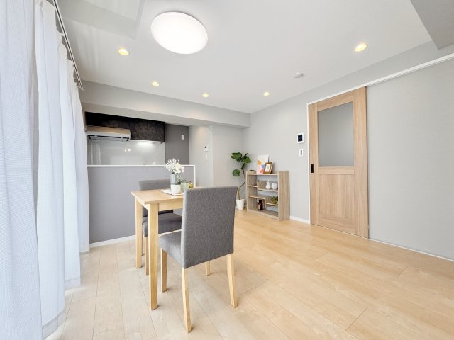 エスポワール岩淵の居間・リビング|◎大きな窓付きで開放感溢れるリビングダイニング♪温もりある自然光を感じていただけます(^^)