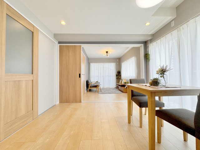 エスポワール岩淵の居間・リビング|◎LDKと洋室併せて約１５．７帖の広々空間