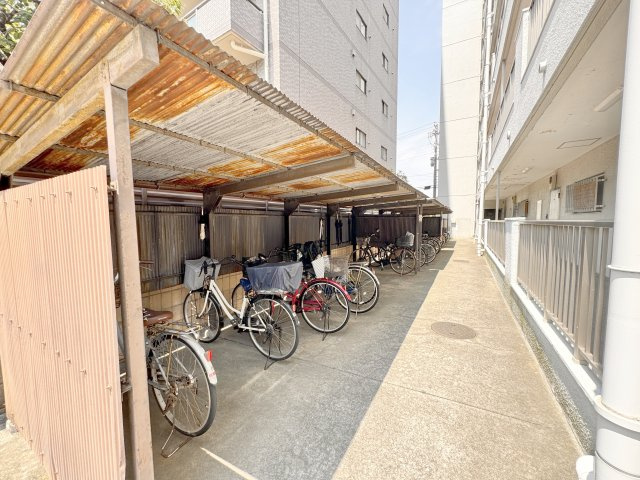 エスポワール岩淵の駐輪場|敷地内の駐輪場