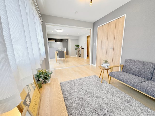 エスポワール岩淵の洋室|収納もしっかりと確保されているので、お部屋全体を広くお使いいただけます