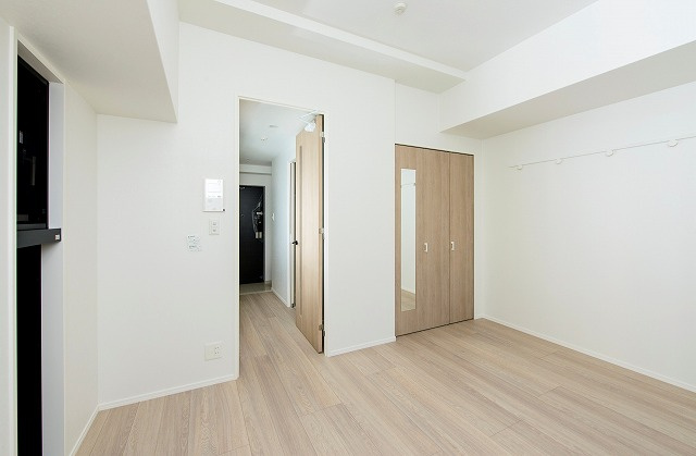 エンクレスト博多MATEの居間・リビング|こちらのリビングで趣味の時間をお楽しみください