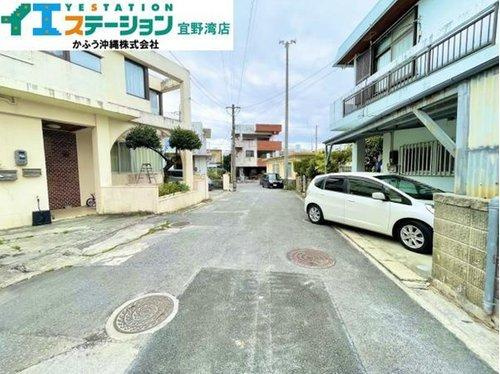 浦添市前田　土地の前面道路含む現地写真