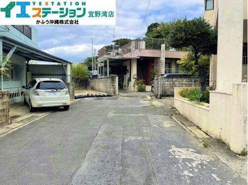 浦添市前田　土地の前面道路含む現地写真