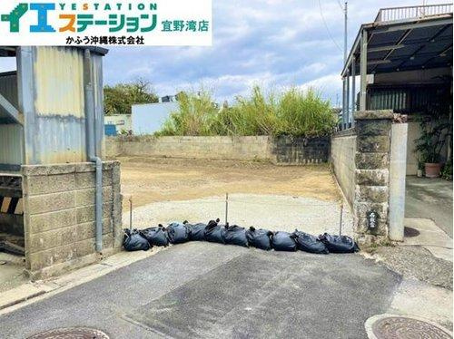 浦添市前田　土地の前面道路含む現地写真
