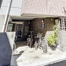 ジュネスHKのエントランス