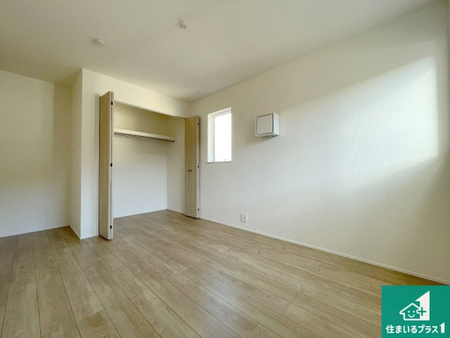 木津川市山城町平尾東黒部　第2期　新築一戸建ての洋室|収納スペースが充実しているので子供の成長に合わせてたくさん収納ができます！家族構成に合わせた様々な活用ができる収納！