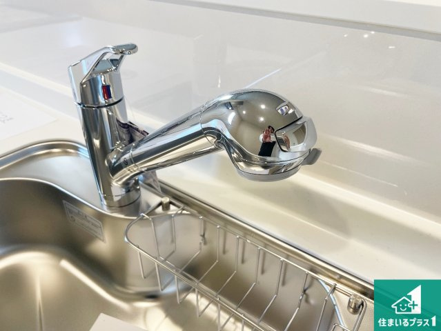 木津川市山城町平尾東黒部　第2期　新築一戸建ての設備|浄水器を内蔵！炊飯時、お茶を作る時に安心してお水を使えます！お湯と冷水、浄水と原水、シャワーの切替えもワンタッチです！