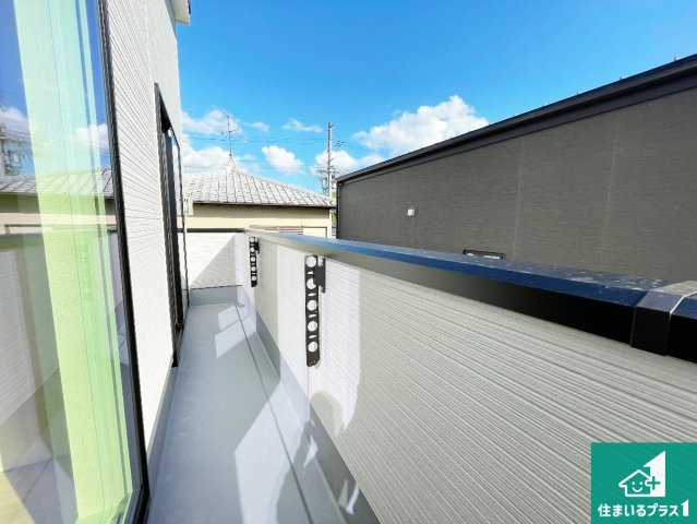 木津川市山城町平尾東黒部　第2期　新築一戸建てのバルコニー|ワイドバルコニーは洗濯物を干すスペースが広いのでご家族が多くても安心！