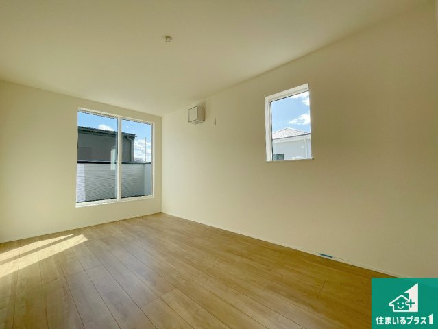 木津川市山城町平尾東黒部　第2期　新築一戸建ての洋室|シンプルな洋室は、自分好みのインテリアが楽しめます♪ご家族とインテリアや家具を選びに行くのは新築購入時の醍醐味の一つです。ぜひお楽しみください♪