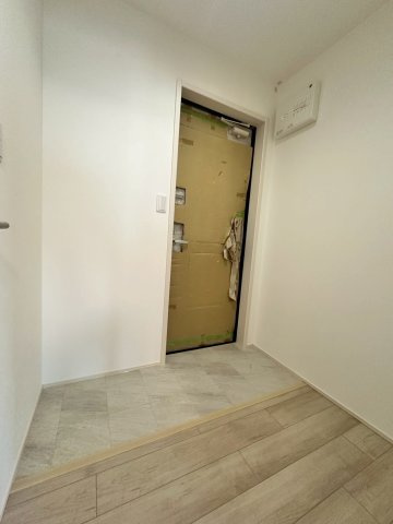 フジパレス沢良宜東Ⅴ番館の玄関