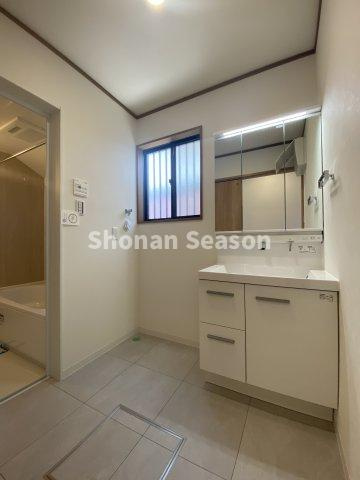 【独立洗面台】 | 機能性・収納力を兼ね備えた、独立洗面台をご用意しました♪