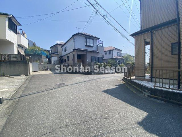 【周辺】 | 小・中学校近く、スーパー（徒歩５分）暮らしやすさもお墨付きですよ♪