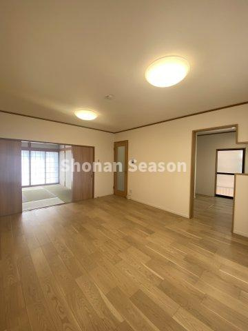 【キッチン】 | キッチンはリビングとは独立し、来客時も丸見えになりません。