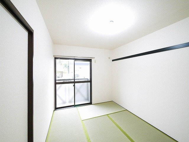 パストラル（額田部北町）の内装|シンプルにまとまった和室です