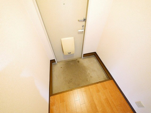 パストラル（額田部北町）の玄関|広い土間にはお好きな靴箱を置いていただけます