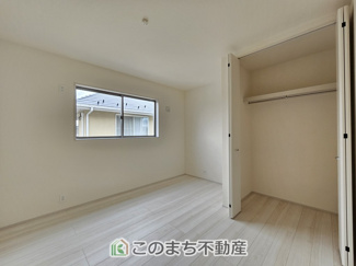 【洋室】 | LiveleGarden.S宇都宮市宮の内第4　2号棟 | 居室のサッシにはペアガラスを採用しております。高い断熱性による省エネと結露対策に有効です。