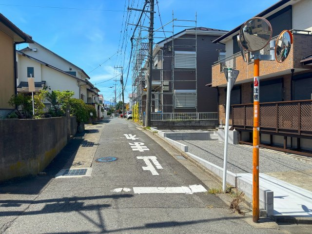 【前面道路含む現地写真】 | □■二宮町二宮 中古戸建■□ | 南側道路