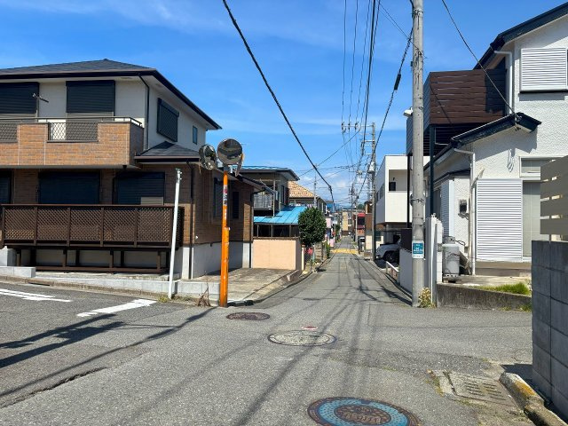【前面道路含む現地写真】 | □■二宮町二宮 中古戸建■□ | 東側道路