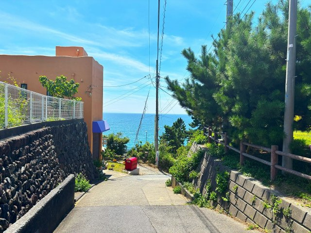 【周辺】 | □■二宮町二宮 中古戸建■□ | 前面東側道路を南側に歩いていくとすぐ海が見えてきます。