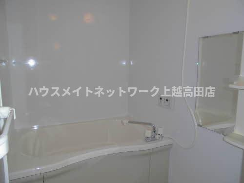 シャーメゾン高田 Ｃの浴室|追焚機能付