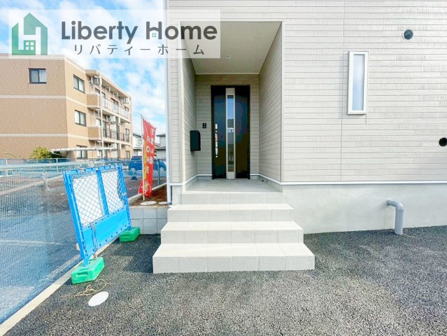 土浦市荒川沖西第4　新築戸建のエントランス