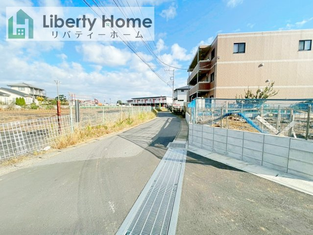 土浦市荒川沖西第4　新築戸建の前面道路含む現地写真