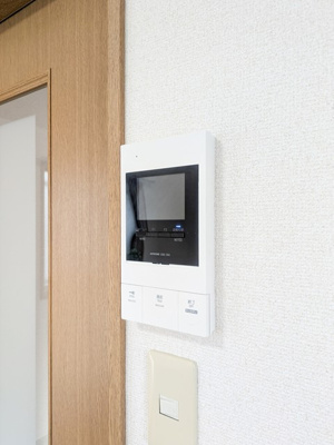 【セキュリティ】 | ワンステップビル | 防犯対策に有効なカメラ付きインターホン！録画機能が付いているので留守中の訪問者まで確認できます♪