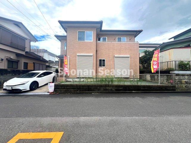 【現地画像あり】　 綾瀬市綾西4丁目　中古戸建　47.25坪の外観|オシャレな外観がご家族をお出迎え♪にぎやかなファミリーにおすすめ◎