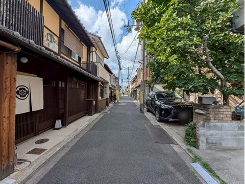 夷馬場町の前面道路含む現地写真|東向き前道幅員約４.１ｍの物件となっております。