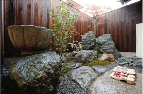 夷馬場町の庭|内縁からお庭が見え、とても癒される光景となっております。