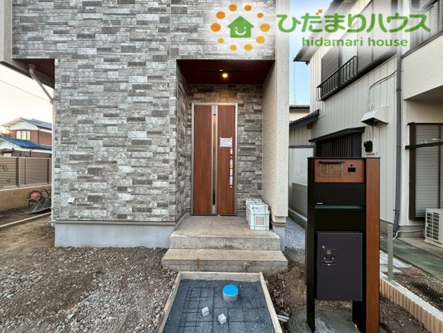 深谷市上野台　2期　新築一戸建て　ブルーミングガーデン　01のエントランス
