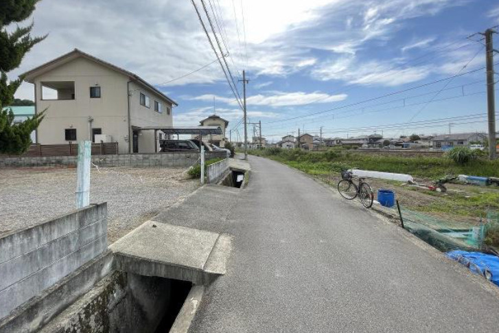 清住町　売土地の前面道路含む現地写真