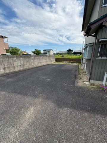 保見町南山戸建の駐車場