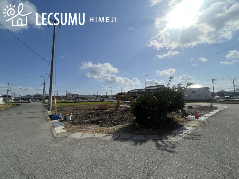 姫路市網干区垣内南町／全2区画の前面道路含む現地写真